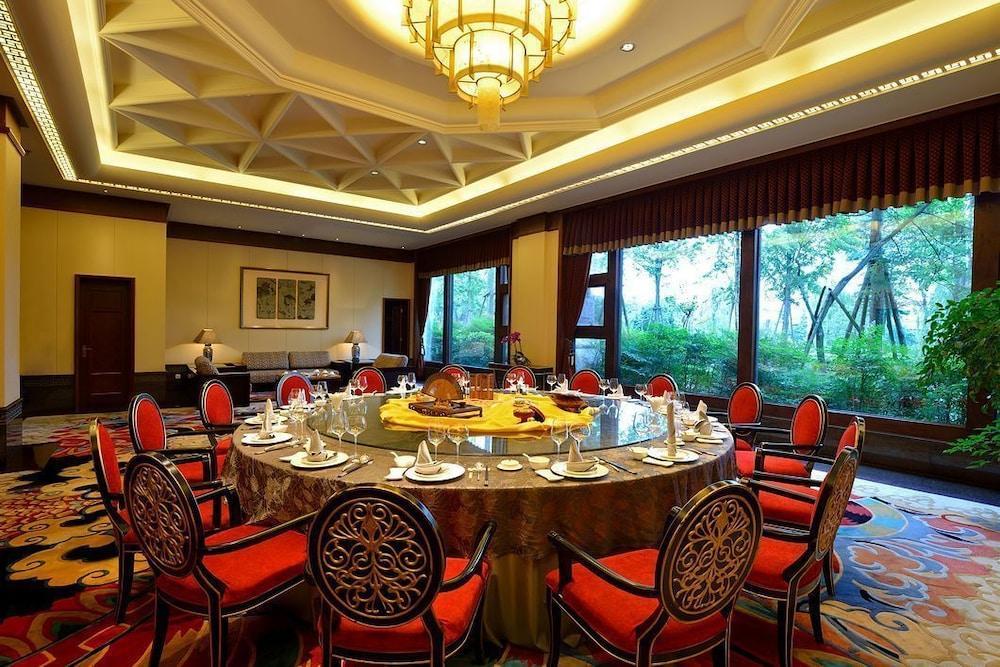 Howard Johnson Conference Resort Chengdu Dujiangyan Exterior foto